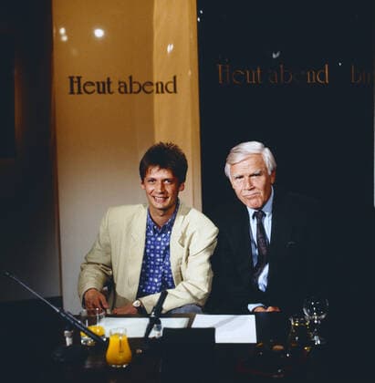 HEUT ABEND Heut Abend, ARD Talkshow, Deutschland, 1989, Talkgast: Günter Jauch, deutscher Moderator und Talkmaster Joachim Fuchsberger. Heut Abend, TV talk show, Germany, 1989, talk guest: Guenter Jauch, German moderator and host Joachim Fuchsberger., Deutschland Copyright: kpa kpa_55043775 UnitedArchives EDITORIAL USE ONLY
