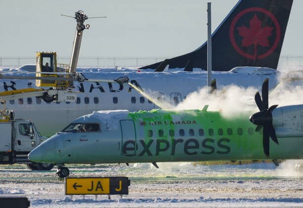 December 21, 2022, RICHMOND, BC, CANADA: An Air Canada aircraft is de-iced at Vancouver International Airport in Richmond, B.C., Wednesday, Dec. 21, 2022. The airport is limiting international flights to carriers registered in Canada and the U.S. for two days as it attempts to clear a backlog of aircraft and passengers after a snowstorm caused massive disruptions this week. RICHMOND CANADA  - ZUMAc35_ 20221221_zaf_c35_026 Copyright: xDarrylxDyckx