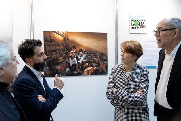 Art historian Klaus Honnef, jury chairman UNICEF Photo of the Year photographer Eduardo Soteras UNICEF patro Copyright: epd-bild HansxScherhaufer 3P3A7865
