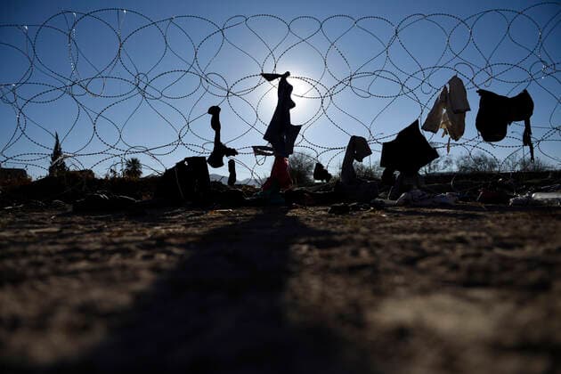 December 21, 2022, El Paso, Texas, USA: The Texas National Guard troops constructed a triple-strand concertina barrier along the Rio Grande riverbank in El Paso, Texas. Hundreds of migrant families abandon personal belongings daily. Texas governor GREG ABBOTT deployed 400 Texas National Guard troops to El Paso to assist in the migrant crisis. El Paso USA  - ZUMA 20221221_new_h170_129 Copyright: xJ.R.xHernandezx