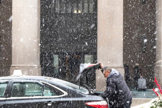 December 23, 2022, Toronto, Ontario, Canada: A winter storm has hit downtown Toronto with rain, ice, blowing snow, and intense wind on Friday, December 23, 2022. Toronto Canada  - ZUMAnto 20221223_int_t155_005 Copyright: xWinstonxTangx