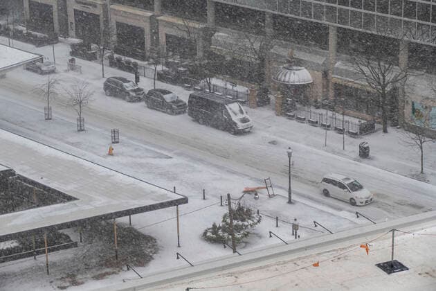 December 23, 2022, Toronto, Ontario, Canada: A winter storm has hit downtown Toronto with rain, ice, blowing snow, and intense wind on Friday, December 23, 2022. Toronto Canada  - ZUMAnto 20221223_int_t155_009 Copyright: xWinstonxTangx