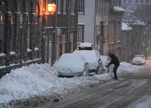 December 23, 2022, Quebec City, PQ, CANADA: A man shovels his car out of a street parking space, as a major storm hits Eastern Canada on Friday, December 23, 2022 in Quebec City. Quebec City CANADA  - ZUMAc35_ 20221223_zaf_c35_057 Copyright: xJacquesxBoissinotx