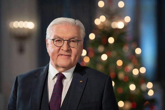 Bilder des Jahres 2022, News 12 Dezember News Themen der Woche KW51 News Bilder des Tages Weihnachtsansprache 2022 - Bundespräsident Frank-Walter Steinmeier in Schloss Bellevue SPEERFRIST FÜR REDAKTIONELLE VERWENDUNG = 24.12.2022, 00:00 Uhr ;SPEERFRIST 24.12.22, 00:00 Uhr Weihnachtsansprache 2022 - Bundespräsident Frank-Walter Steinmeier in Schloss Bellevue SPEERFRIST FÜR REDAKTIONELLE VERWENDUNG = 24.12.2022, 00:00 Uhr , Berlin Berlin Deutschland Schloss Bellevue *** Christmas address 2022 Federal President Frank Walter Steinmeier in Bellevue Palace SPEED DEADLINE FOR EDITORIAL USE 24 12 2022, 00 00 oclock SPEED DEADLINE 24 12 22, 00 00 oclock Christmas address 2022 Federal President Frank Walter Steinmeier in Bellevue Palace SPEED DEADLINE FOR EDITORIAL USE 24 12 2022, 00 00 oclock , Berlin Berlin Germany