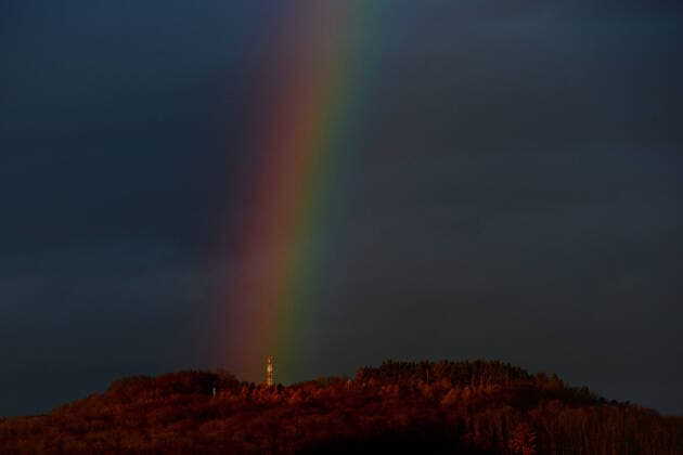News Themen der Woche KW51 December 24, 2022, Mnichovo Hradiste, Czech Republic: A rainbow stands above the Bohemian Paradise near Mnichovo Hradiste city in the Czech Republic. Meteorologists predict winter days with temperatures around 7 degrees Celsius to continue in the Czech Republic. Mnichovo Hradiste Czech Republic - ZUMAr156 20221224_zap_r156_018 Copyright: xSlavekxRutax