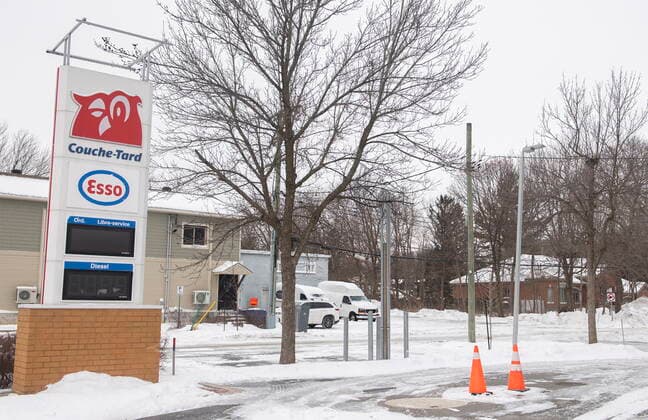 December 24, 2022, Montreal, PQ, Canada: A gas station is shown without power in Montreal, Saturday, Dec. 24, 2022, following a winter storm in the region. Montreal Canada  - ZUMAc35_ 20221224_zaf_c35_010 Copyright: xGrahamxHughesx