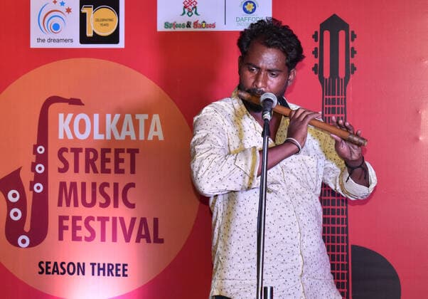 Entertainment Bilder des Tages Kolkata Street Music Festival 2022 Kolkata Street Music Festival is back again with its third edition. It is a grand celebration of the street Musicians across Bengal. This event was presented by Shyam Sundar Co. Jewelers and held at Spice and Sauces, ICCR outlet, Kolkata. Kolkata West Bengal India Copyright: SayantanxChakraborty