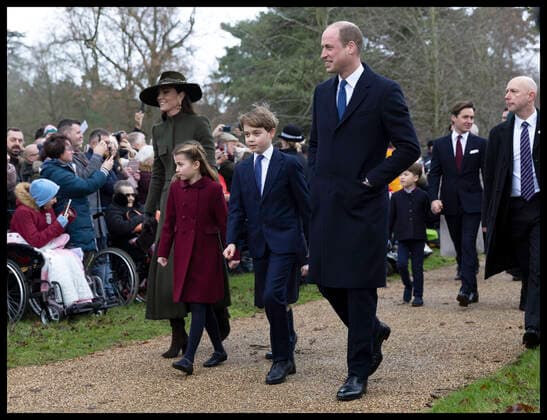 . 25 12 2022. Sandringham , United Kingdom. Prince William and Kate Middleton , the Prince and Princess of Wales, along with their children Prince George, Princess Charlotte and Prince Louis arriving at the Christmas Day church service at Sandringham, United Kingdom.  xStephenxLockx xi-Imagesx IIM-24035-0083