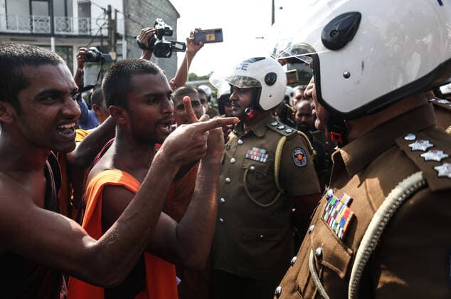 News Themen der Woche KW52 News Bilder des Tages University Students Protest In Colombo Students of Inter University Bhikku Federation take part in an anti-government demonstration front of the Ministry of Education in Colombo, Sri Lanka on December 27,2022. They protested the government s repression. Colombo Sri Lanka  Copyright: xPradeepxDambaragex originalFilename: dambarage-universi221227_npIMa.jpg
