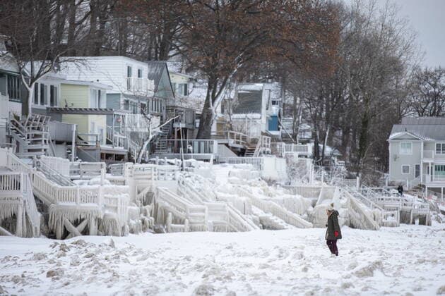 December 27, 2022, Fort Erie, ON, Canada: A woman walks the shoreline of Lake Erie, near Fort Erie, Ont., Tuesday, December 27, 2022, following a winter storm that swept through much of Ontario. Fort Erie Canada - ZUMAc35_ 20221227_zaf_c35_043 Copyright: xNickxIwanyshynx