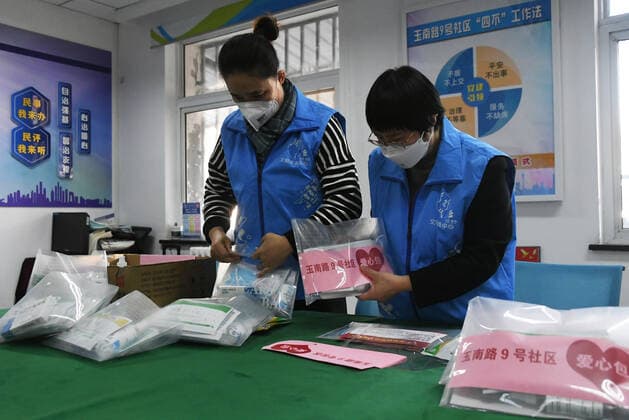 (221227) -- BEIJING, Dec. 27, 2022 -- Community workers prepare care packages in a residential community in Yangfangdian Subdistrict of Haidian District in Beijing, capital of China, Dec. 27, 2022. In Yangfangdian Subdistrict, care packages including medicines and COVID-19 prevention materials have been offered for senior residents living alone and those with disabilities. Shared medical kits have also been provided for residents in case of emergency. ) CHINA-BEIJING-COVID-19 PREVENTION-CARE PACKAGES (CN) RenxChao 