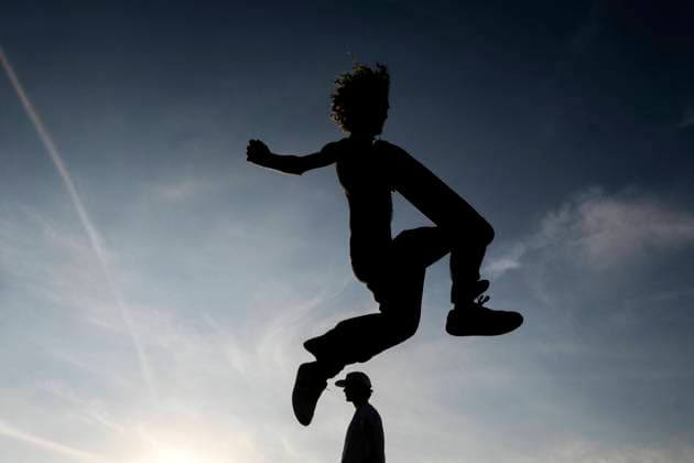 December 28, 2022, Los Angeles, California, USA: A skateboarder is silhouetted as he jumps high at the skateboard park before sunset at Venice Beach on Wednesday, Dec. 28, 2022, in Los Angeles. Los Angeles USA - ZUMAc68_ 20221228_zaf_c68_007 Copyright: xRingoxChiux
