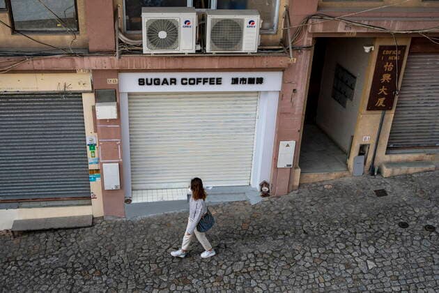 Daily Life In Macau A women walks pass closed stores near the Ruins of St. Paul s on December 29, 2022 in Macau, China. Macau Macau  Copyright: xVernonxYuenx originalFilename: yuen-dailylif221229_npOdZ.jpg