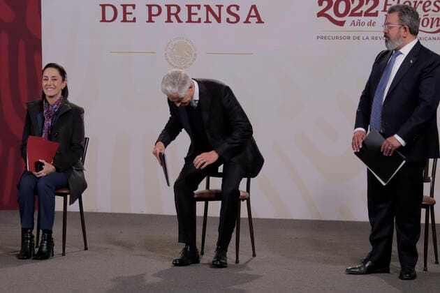 Andràs Manuel Lopez Obrador, President Of Mexico, Holds His Last Mananera (press Conference) Of The Year 2022. He Will Continue With The Same Daily Dynamic Until The End Of His Mandate. Claudia Sheinbaum, head of government of Mexico City; Alfredo Del Mazo, governor of the State of Mexico; and Jorge Nuno, secretary of infrastructure, communications and transport, prior to the 1017th mananera (press conference) of the year 2022 of Andres Manuel Lopez Obrador, president of Mexico, at the National Palace in Mexico City, which will continue with the same daily dynamic until the end of his term in office. Mexico City Mexico City Mexico Copyright: xGerardoxVieyrax originalFilename: vieyra-notitle221230_np5Z0.jpg