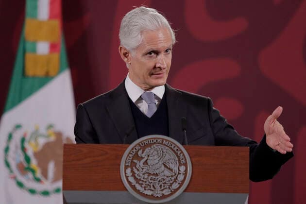AndrÃ s Manuel Lopez Obrador, President Of Mexico, Holds His Last Mananera (press Conference) Of The Year 2022. He Will Continue With The Same Daily Dynamic Until The End Of His Mandate. Alfredo Del Mazo, governor of the State of Mexico, during Andres Manuel Lopez Obrador s 1017th press conference of the year 2022 at the National Palace in Mexico City, which will continue with the same daily dynamic until the end of his term in office. The Mexican president estimated that, for the rest of his six-year term, the country will grow at an annual rate of 3% in order for the country to recover from the fall generated by the pandemic. He also announced the upcoming inauguration of the Mexico-Toluca Interurban Train, 10 years after his predece  Copyright: xGerardoxVieyrax originalFilename: vieyra-notitle221230_npgn1.jpg