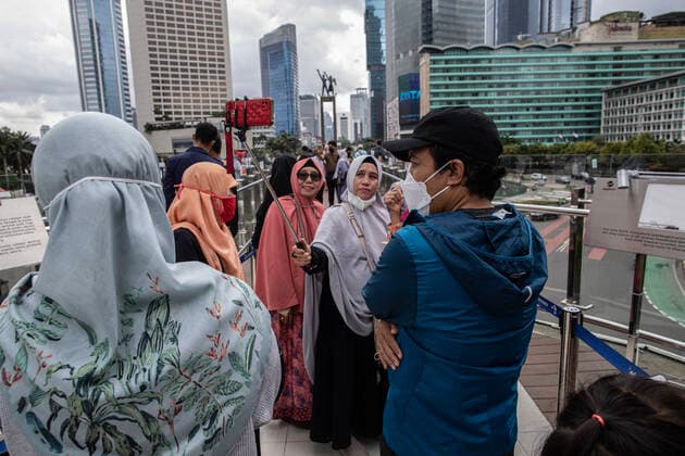 December 31, 2022, Jakarta, Jakarta, Indonesia: Jakarta, 31 December 2022 : People activity at Thamrin Street Jakarta as Indonesian Lifted up partial lockdown as Covid19 Pandemic decrease. President JOKOWIDODO announced on 30 December 2022 that Indonesia Covid19 change to Endemic so that partial lock down lifted Jakarta Indonesia - ZUMAh128 20221231_zap_h128_005 Copyright: xDonalxHusnix