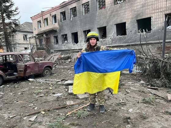 News Bilder des Tages Ukrainian soldier in a Police building damaged after a Russian missile strike in Lyman, Ukraine on Saturday December 31, 2022. One person was killed and 20 were injured Saturday in the Ukrainian capital of Kyiv in a new wave of Russian attacks, the city s mayor Vitali Klitschko said.  UKR2022123111 UkrainianxPresidentxPressxOffice