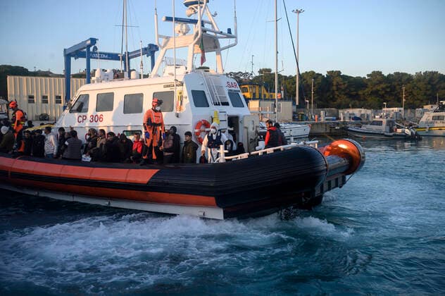 News Themen der Woche KW52 December 31, 2022, Roccella Jonica, Calabria, Italy: Members of the Italian Coast Guard and migrants seen on board of a patrol boat. Nearly 90 migrants, mainly from Afghanistan, Pakistan, and Iran, had been rescued by the Italian Coast Guard and taken at the port of Roccella Jonica Porto Delle Grazie. A baby, born three days ago during the crossing, a newborn of 11 days, and a baby of five months were also on board. Members of the Red Cross and Doctors Without Borders and sanitary personnel assisted the babies, their families, and other migrants. Roccella Jonica Italy - ZUMAs197 20221231_zaa_s197_155 Copyright: xValeriaxFerrarox