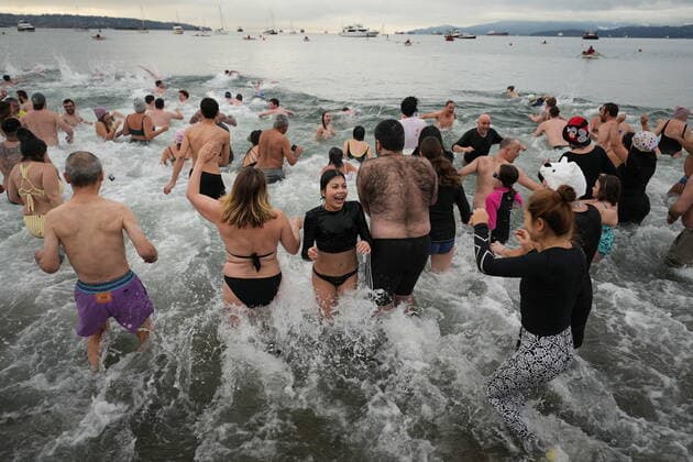 January 1, 2023, VANCOUVER, BC, CANADA: People plunge into English Bay during the Polar Bear Swim, in Vancouver, B.C., Sunday, Jan. 1, 2023. This year s event was the first since 2020 after the past two years were cancelled due to the COVID-19 pandemic. According to the City of Vancouver the initial swim was in 1920 when approximately 10 swimmers participated. VANCOUVER CANADA  - ZUMAc35_ 20230101_zaf_c35_040 Copyright: xDarrylxDyckx