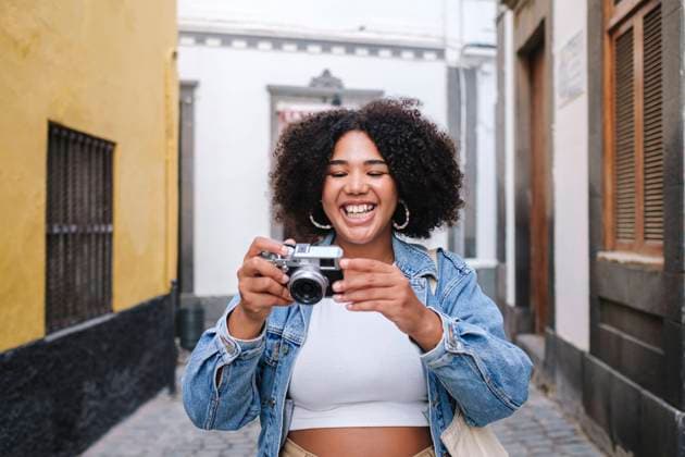 Happy young tourist looking at camera in alley model released, Symbolfoto, ASGF03112