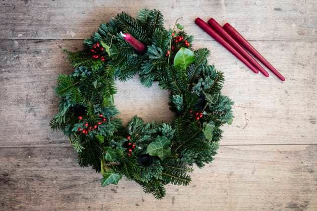 Studio shot of wreath made of spruce, juniper, ivy and rose hips, EVGF04189