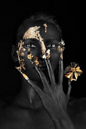  Schöne Frau mit schwarzem Kunst-Make-up, kreative lange Nägel. Design Maniküre. Schönheit Gesicht. Bild im Studio aufgenommen *** Beauty Woman with black Art Make up, Creative Lange Nails Design Manicure Beauty Face Picture at Studio included Copyright: imageBROKER/NikitaxKobrin ibxnko08893449.jpg ,model released, Symbolfoto ,property released
