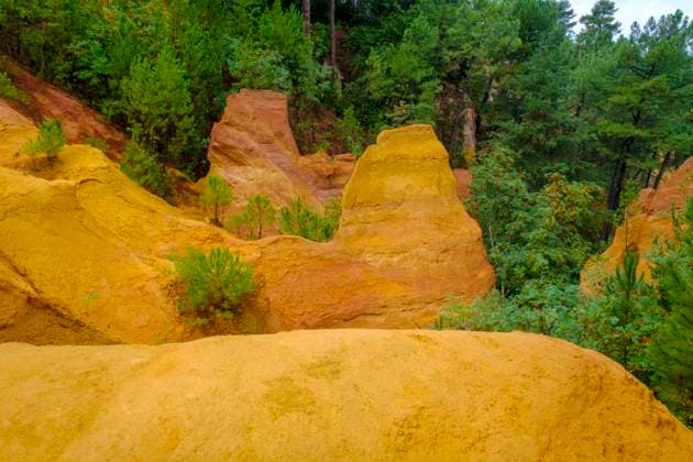 Creative Highlights World France, Provence-Alpes-Cote dAzur, Ochre rocks in Le Sentier des Ocres quarry, LBF03653
