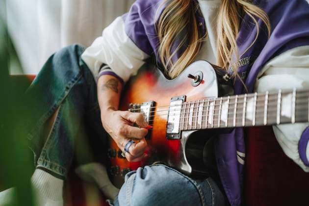 Hand of guitarist playing guitar in studio model released, Symbolfoto property released, MDOF00330