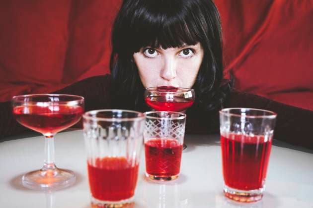 Creative Highlights Symbolbilder Woman drinking red alcohol drinks in various glasses on table model released, Symbolfoto, SVCF00217