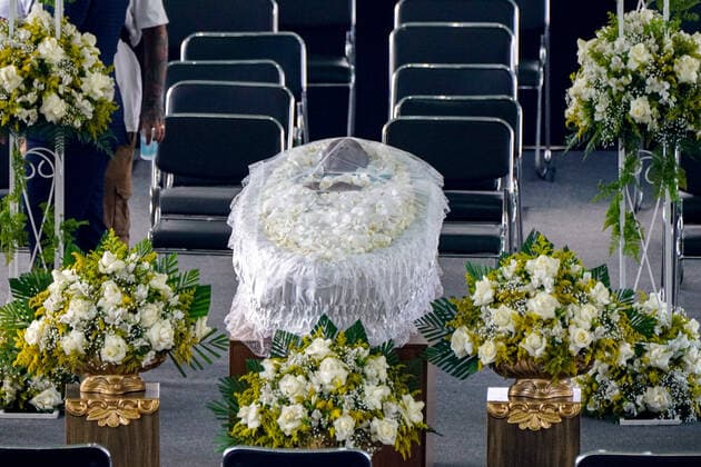 Brasilien, Totenwache für Fußballlegende Pele im Stadion des FC Santos in Sao Paulo January 2, 2023: Wake of the former Brazilian soccer player Edson Arantes do Nascimento, Pelo , at the Santos Futebol Clube stadium, in the city of Santos, Brazil, on January 2, 2023. Pelo died on December 29, 2022 at the age of 82 after spending 30 days hospitalized in Sao Paulo for treatment of colon cancer discovered in 2021. The cause of death was multiple organ failure. - ZUMAl146 20230102_zaf_l146_003 Copyright: xPauloxLopesx