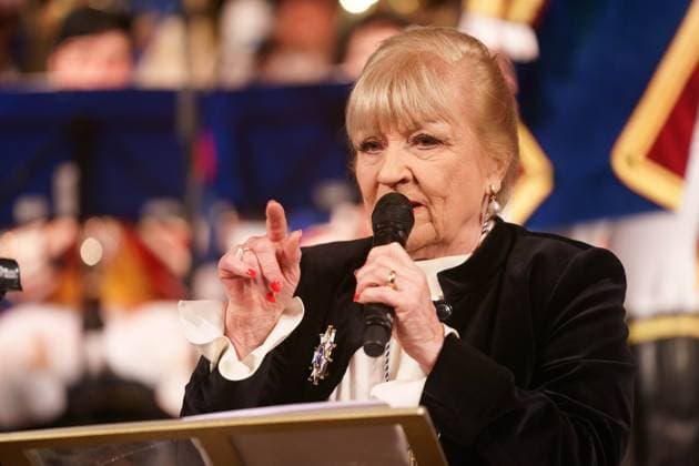 MARGIT SPONHEIMER ON A CELL PHONE AWARDING OF THE RANZENGARDIST TO CHRISTIAN HEIDEL GREAT MUSICAL GENERAL ROLL CALL OF THE MAINZ RANZENGARDE KURFUERSTLICHES SCHLOSS MAINZ