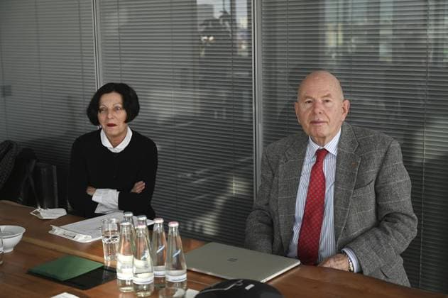 Herta Müller Literatur Nobelpreis-Trägerin und Christoph Stölzl <p>Die Schriftstellerin und Literatur Nobelpreis-Trägerin Herta Müller und der Historiker Christoph Stölzl am 20. November 2020 bei einem Portraitshooting in Berlin. Deutschland Berlin Berlin Copyright: RetoxKlar NUR FÜR REDAKTIONELLE ZWECKE *** Herta Miller Literature Nobel Prize Sponsor and Christoph Stölzl P the Writer and Literature Nobel Prize Sponsor Herta Miller and the historian Christoph Stölzl on 20 November 2020 at a Portrait shooting in Berlin Germany Berlin Berlin Copyright RetoxClear only for Editorial Purpose Copyright: RetoxKlar doc7db78192ekzveqv2yo6 EDITORIAL USE ONLY