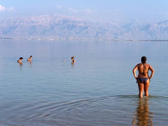 Israel Israel, 20221230, Das Tote Meer, Höhe Meeresspiegel -430 m, Fläche 605 km2, Salzgehalt 30%, *** Israel Israel, 20221230, The Dead Sea, altitude sea level 430 m, area 605 km2, salinity 30 ,
