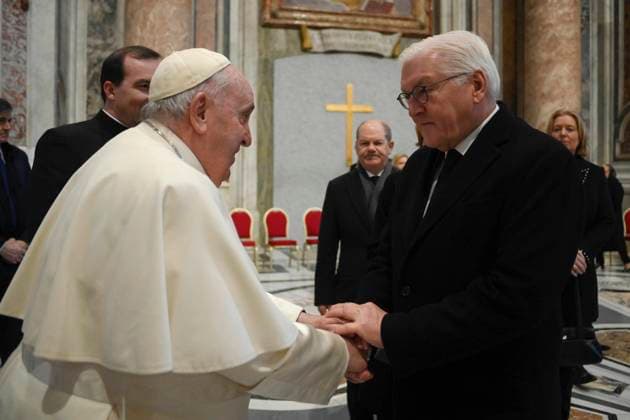 News Themen der Woche KW01 News Bilder des Tages January 5, 2023, VATICAN CITY: A handout picture provided by the shows funeral of Pope Emeritus Benedict XVI (Joseph Ratzinger) in Saint Peter s Square, Vatican City, 05 January 2023. Former Pope Benedict XVI died on 31 December 2022 at his Vatican residence, at the age 95.The funeral will take place on Thursday 05 January. .ANSA (NPK) VATICAN CITY - ZUMAa110 20230105_zaf_a110_074 Copyright: xVaticanxMediax