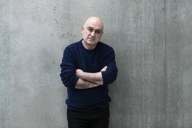 Calixto Bieito, spanischer Opern- und Schauspielregisseur, posiert am 07.12.2020 vor einer Wand im Intendanzgebäude der Staatsoper Unter den Linden in Berlin; die Premiere seiner Inszenierung der Oper Lohengrien findet am 17.12.2020 als Fernsehübertragung und Stream statt. Foto: Anikka Bauer FUNKE Foto Services <p>Calixto Bieito, spanischer Opern- und Schauspielregisseur, posiert am 07.12.2020 vor einer Wand im Intendanzgebäude der Staatsoper Unter den Linden in Berlin; die Premiere seiner Inszenierung der Oper Lohengrien findet am 17.12.2020 als Fernsehübertragung und Stream statt. Deutschland Berlin Berlin Copyright: AnikkaxBauer NUR FÜR REDAKTIONELLE ZWECKE *** Calixto Biito, Spanish Operas and drama director, poses on 07 12 202 Copyright: AnikkaxBauer doc7dj3kmcmtef17mnl12wq EDITORIAL USE ONLY
