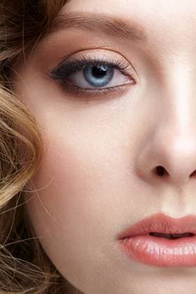 Closeup macro shot of blue human female eye. Woman with natural face beauty makeup. Closeup macro shot of blue human female eye. Woman with natural vogue face beauty makeup. Copyright: xZoonar.com SergeyxPistyazhnyukx(SergxZastavkin)x 17406895 ,model released, Symbolfoto ,property released