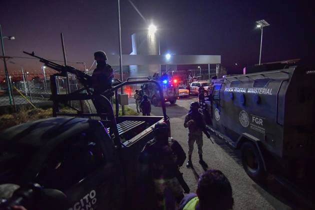 Ovidio Guzman is admitted to the maximum security prison ˜El altiplano January 05 in Almoloya de Juarez, Mexico : Elements of the Mexican Army in the company of the National Guard arrived at the Federal Center for Social Readaptation 1 El Altiplano where Ovidio Guzman alias El Raton son Joaquin Guzman Loera alias El Chapo was admitted by helicopter. on January 05 in Almoloya de Juarez, MÃ xico. (Photo by Arturo Hernandez Eyepix Group) Copyright: xArturoxHernandezx xEyepixxGroupx AH_050123_07