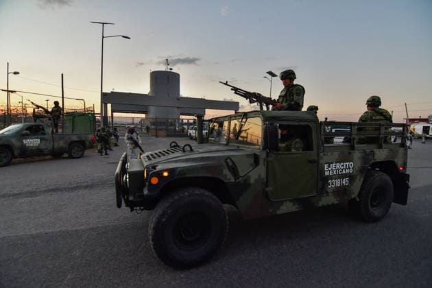 News Bilder des Tages Ovidio Guzman is admitted to the maximum security prison ˜El altiplano January 05 in Almoloya de Juarez, Mexico : Elements of the Mexican Army in the company of the National Guard arrived at the Federal Center for Social Readaptation 1 El Altiplano where Ovidio Guzman alias El Raton son Joaquin Guzman Loera alias El Chapo was admitted by helicopter. on January 05 in Almoloya de Juarez, MÃ xico. (Photo by Arturo Hernandez Eyepix Group) Copyright: xArturoxHernandezx xEyepixxGroupx AH_050123_03