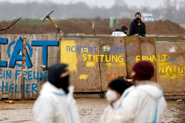 Preparations for the evacuation of the village of Lützerath are in full swing The police guard a bucket wheel excavator, which is digging ever closer to the protest camp The village of Lützerath is to be dredged for coal extraction of the RWE company In the empty houses, activists have entrenched themselv Copyright: xChristophxHardtx