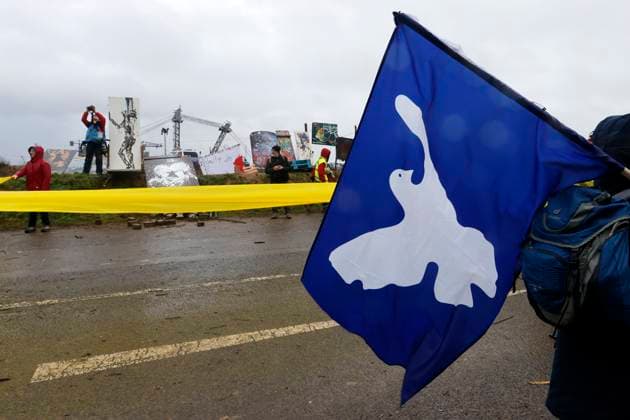 The preparations for the evacuation of the village of Lützerath run at full speed The police guard a bucket wheel excavator, which digs itself further and further to the protest camp The place Lütze Copyright: xChristophxHardtx