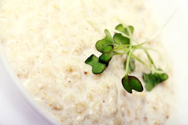 Oatmeal with milk close up view Copyright: xSergejsxRahunoksx xDesignxPicsx , 31594686  Copyright: SergejsxRahunoksx xDesignxPics 31594686