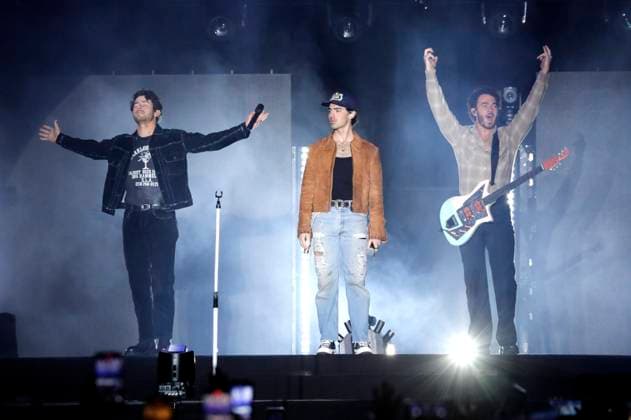 Nick Jonas, Joe Jonas and Kevin Jonas of the Jonas Brothers at AT T Playoff Playlist Live before the 2023 College Football Playoff National Championship at Banc of California Stadium Los Angeles, 07 01 2023. Foto:xD.xBedrosianx xFuturexImage