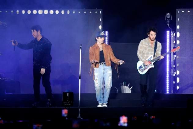 Nick Jonas, Joe Jonas and Kevin Jonas of the Jonas Brothers at AT T Playoff Playlist Live before the 2023 College Football Playoff National Championship at Banc of California Stadium Los Angeles, 07 01 2023. Foto:xD.xBedrosianx xFuturexImage