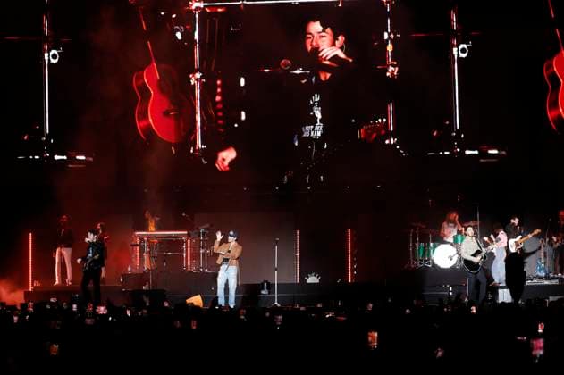 Nick Jonas, Joe Jonas and Kevin Jonas of the Jonas Brothers at AT T Playoff Playlist Live before the 2023 College Football Playoff National Championship at Banc of California Stadium Los Angeles, 07 01 2023. Foto:xD.xBedrosianx xFuturexImage