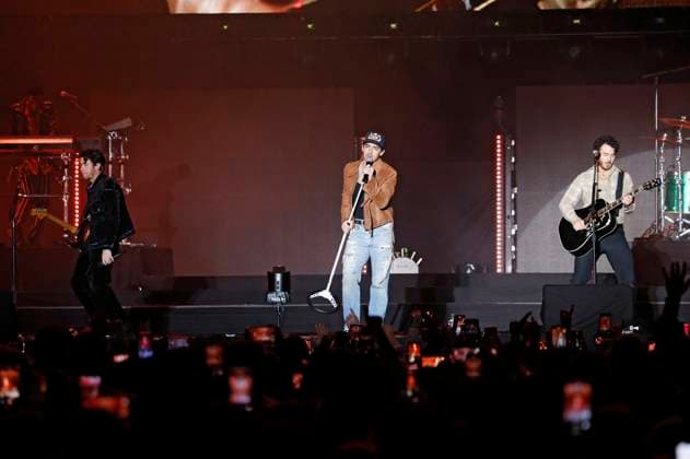 Nick Jonas, Joe Jonas and Kevin Jonas of the Jonas Brothers at AT T Playoff Playlist Live before the 2023 College Football Playoff National Championship at Banc of California Stadium Los Angeles, 07 01 2023. Foto:xD.xBedrosianx xFuturexImage