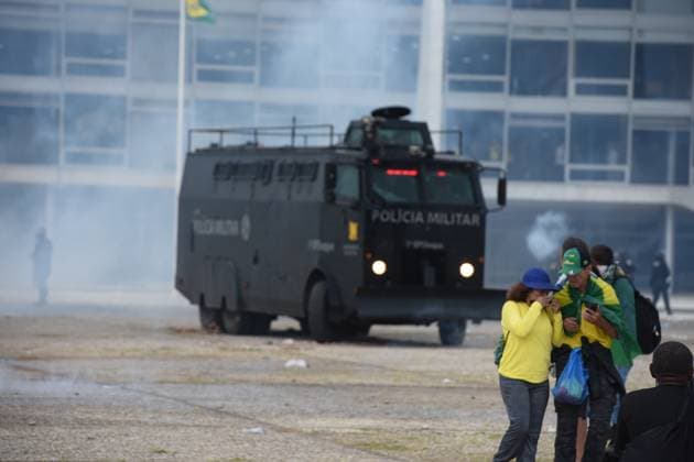 News Themen der Woche KW01 News Bilder des Tages Brasilien, Anhänger des Ex-Präsidenten Jair Bolsonaro stürmen mehrere Regierungsgebäude in Brasilia BRASÍLIA, DF - 08.01.2023: TERRORISMO ANTIDEMOCRÁTICO EM BRASÍLIA - This Sunday (1) President Luiz Inácio Lula da Silva takes office as President of Brazil with Geraldo Alckmin as his Vice President. x2316991x  TonxMolina