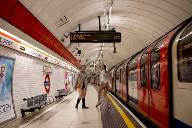 News Themen der Woche KW01 News Bilder des Tages January 8, 2023, London, United Kingdom: Two participants of the No Trousers Tube Ride are seen without wearing trousers inside London underground station. No Trousers Tube Ride returned to London since it was held in 2020 due to the COVID pandemic. The event celebrates its 10th anniversary in London this year. London United Kingdom - ZUMAs197 20230108_zaa_s197_125 Copyright: xHestherxNgx