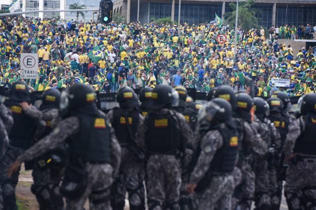 Brasilien, Anhänger des Ex-Präsidenten Jair Bolsonaro stürmen mehrere Regierungsgebäude in Brasilia BRASÍLIA, DF - 08.01.2023: TERRORISMO ANTIDEMOCRÁTICO EM BRASÍLIA - this Sunday (8) terrorist Bolsonarists generate chaos in Brasilia in an attempted coup with the invasion of the STF, National Congress and the Planalto Palace. x2317052x  TonxMolina