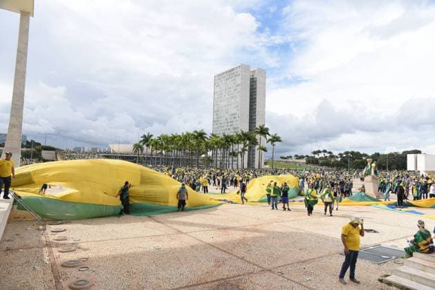 Brasilien, Anhänger des Ex-Präsidenten Jair Bolsonaro stürmen mehrere Regierungsgebäude in Brasilia BRASÍLIA, DF - 08.01.2023: TERRORISMO ANTIDEMOCRÁTICO EM BRASÍLIA - this Sunday (8) terrorist Bolsonarists generate chaos in Brasilia in an attempted coup with the invasion of the STF, National Congress and the Planalto Palace. x2317112x  TonxMolina