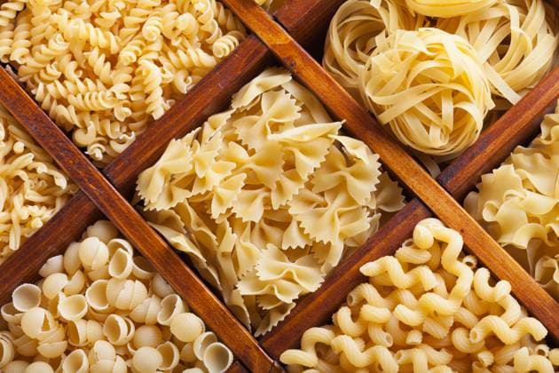 Assorted pasta in wooden compartments - italian food variety Copyright: xNagy-BagolyxArpadx xDesignxPicsx , 31913758 Copyright: Nagy-BagolyxArpadx xDesignxPics 31913758